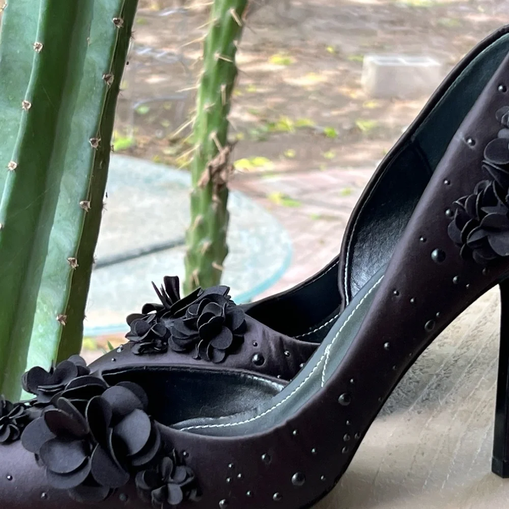 New Charles David Black Floral Stiletto 10 - Picture 4 of 9